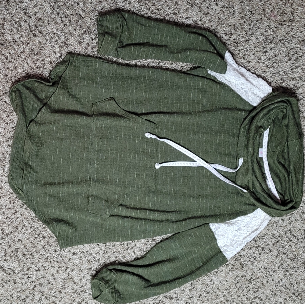 Large, thin, long sleeve.